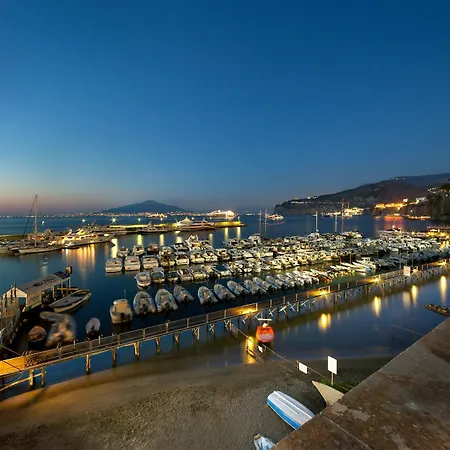 Marina Piccola 73 Отель 4*